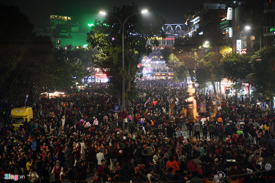 Chen chúc ăn uống ngạt thở đêm Noel